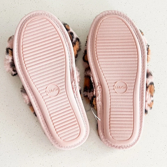 Adorable Cat & Jack Girls Brooklyn Pink Leopard Slippers - A Perfect Gift! - Picture 5 of 6